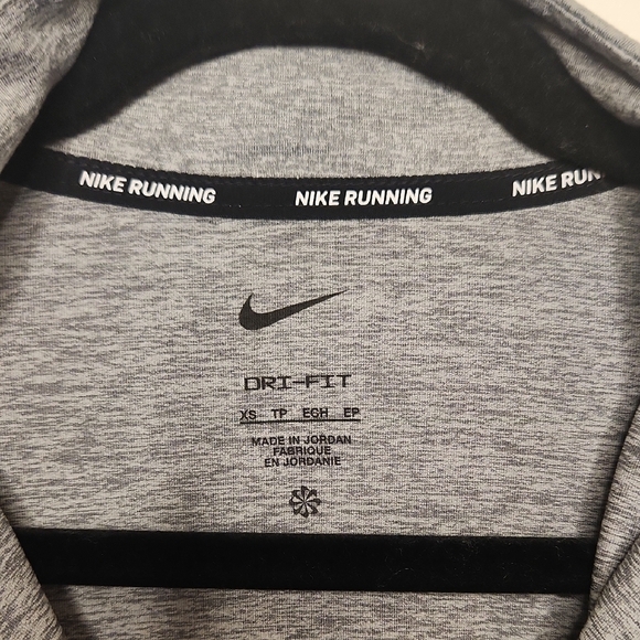 NWT Nike Women's Gray 1/2 Zip Running Top Size XS - Picture 9 of 14